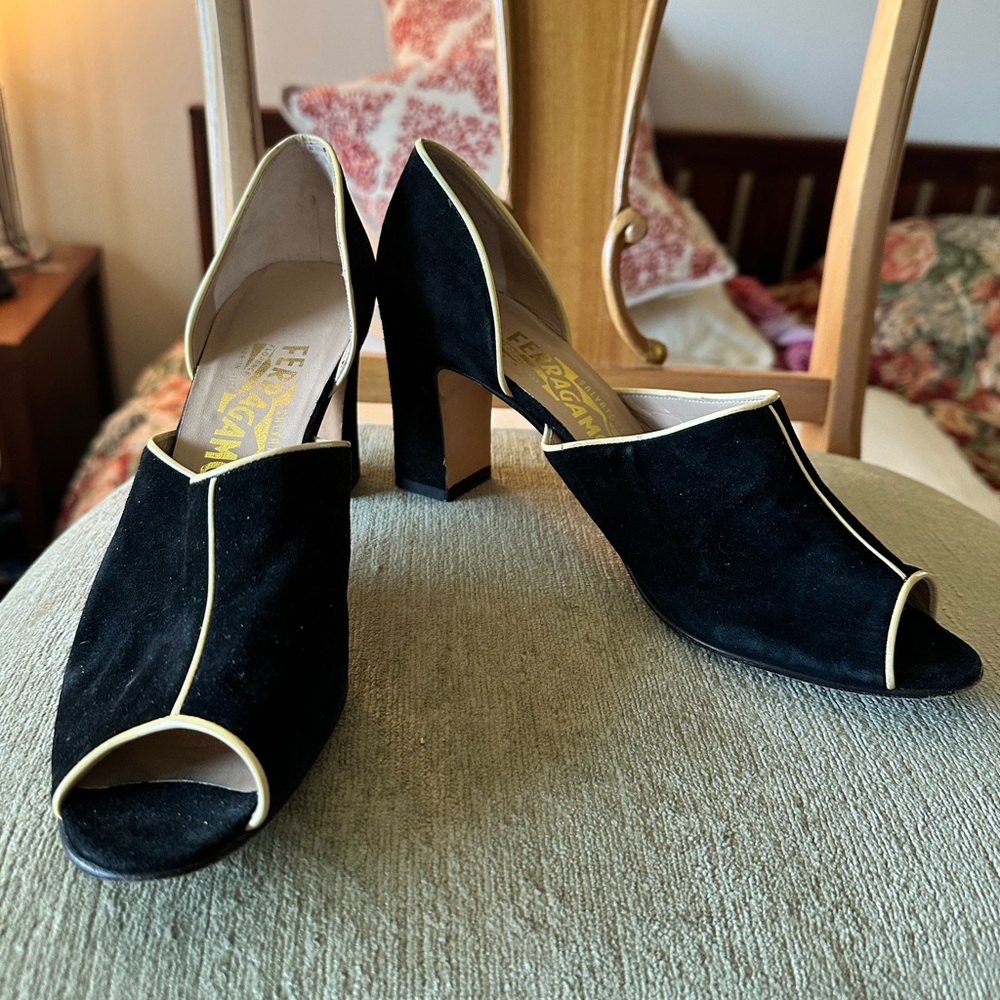 Salvatore Ferragamo Vintage Black suede Peep-Toe Heels size 8